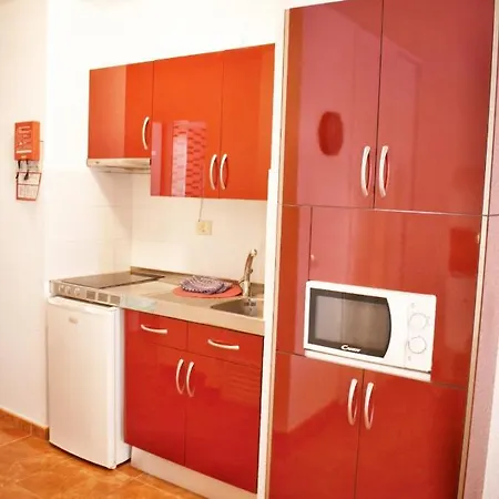 Daisy Apartments *