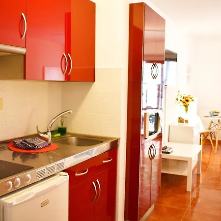 Daisy Apartments *