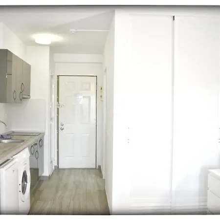 Daisy Apartments *