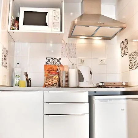 Daisy Apartments *