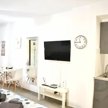 Daisy Apartments