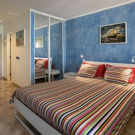 Cosmocom Apartments In Tenerife * 洛斯克里斯蒂亚诺斯